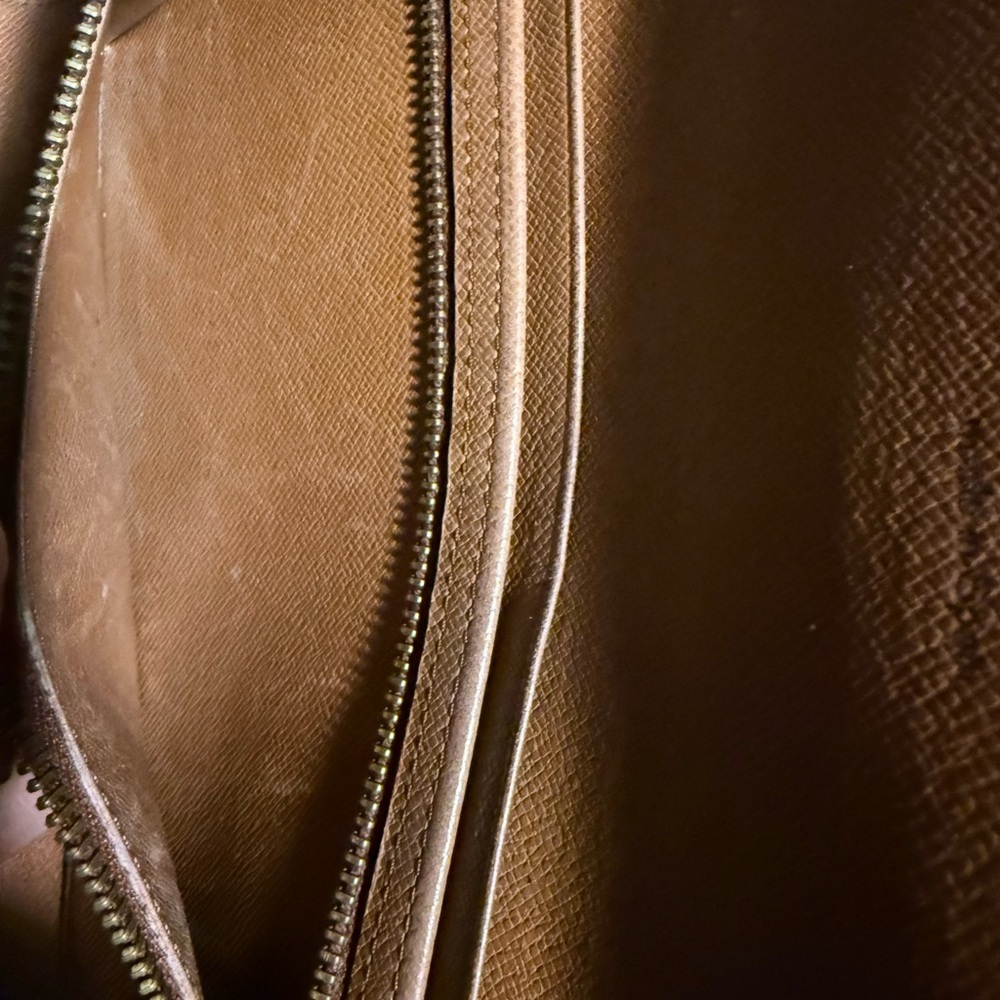 Louis Vuitton Monogram Wallet - Picture 7 of 9